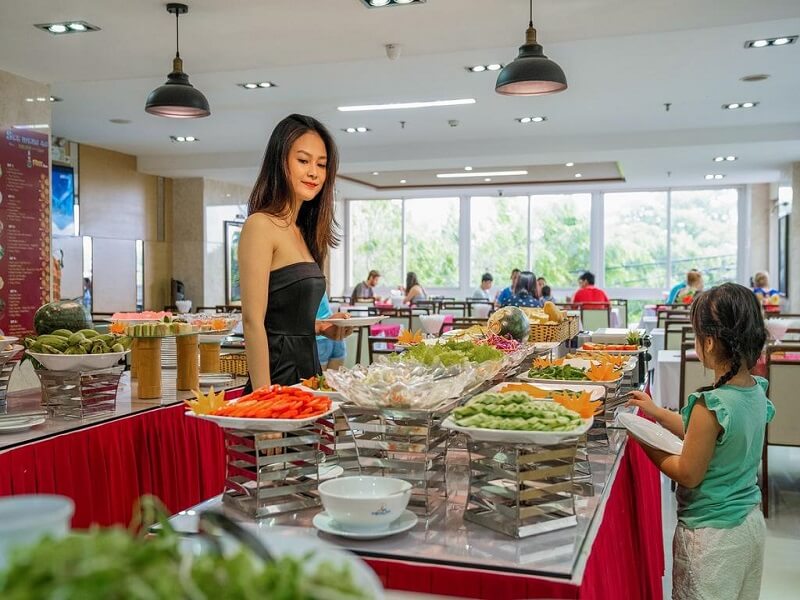 Phòng ăn khách sạn Dendro Nha Trang